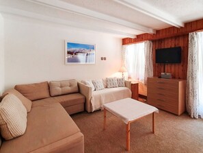 Furniture, Property, Cabinetry, Comfort, Drawer, Interior Design, Wood, Window, Curtain, Living Room