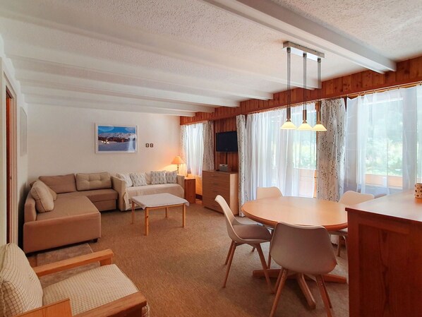 Furniture, Table, Property, Chair, Wood, Interior Design, Comfort, Floor, Flooring, Shade