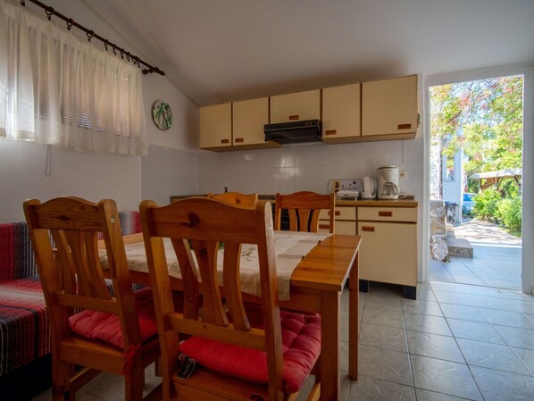 Meubles, Table, Chaise, Bois, Cabinetry, Sol, Bâtiment, Sol, Maison, Dur