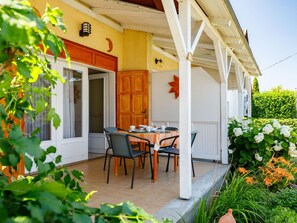 Plante, Bâtiment, Propriété, Table, Meubles, Fenêtre, Porte, Chaise, Feuille, La Nature