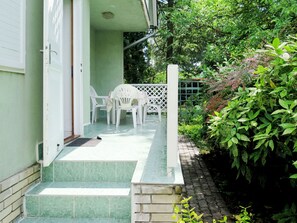 Plant, Property, Building, Tree, Shade, Grass, Stairs, Cottage, Porch, Wood