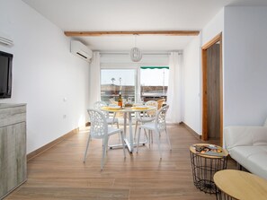 Table, Meubles, Bois, Chaise, Bâtiment, Sol, Sol, Canapé, Dur, Tache De Bois