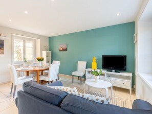 Furniture, Property, Couch, Picture Frame, Table, Plant, Green, Houseplant, Azure, Comfort