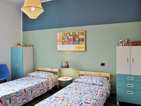 Möbel, Eigentum, Produkt, Blau, Azurblau, Bett, Bettrahmen, Textil, Interior Design, Beleuchtung