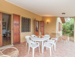 Möbel, Eigentum, Tabelle, Stuhl, Pflanze, Holz, Tür, Interior Design, Flooring, Fussboden