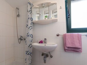 Zapfhahn, Spiegel, Bad Sink, Armatur, Eigentum, Sinken, Lila, Badezimmer, Grün, Gebäude