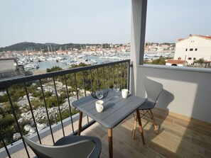 L'Eau, Ciel, Bâtiment, Bleu Azur, Montagne, Arbre, Architecture, Plan D'Eau, Lac, Quartier