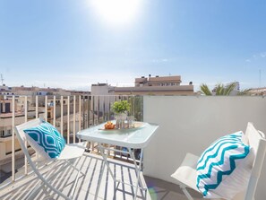 Plante, Bâtiment, Ciel, Jour, Propriété, Fenêtre, Arbre, Design Urbain, Quartier, Condominium
