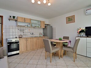 Möbel, Eigentum, Bilderrahmen, Azurblau, Holz, Beleuchtung, Interior Design, Komfort, Fussboden, Flooring