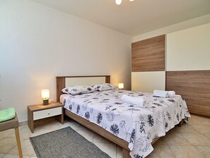 Möbel, Eigentum, Bilderrahmen, Azurblau, Holz, Beleuchtung, Interior Design, Komfort, Fussboden, Flooring