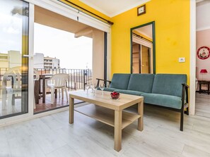 Möbel, Eigentum, Tabelle, Pflanze, Holz, Interior Design, Flooring, Fussboden, Bilderrahmen, Stuhl
