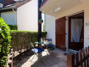 Plant, Property, Building, Shade, Architecture, Chair, Interior Design, Houseplant, Wall, Door
