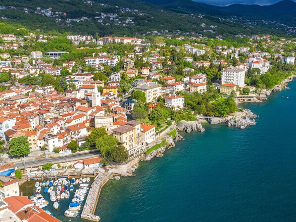 Water, Water Resources, Building, Property, Azure, House, Urban Design, Coastal And Oceanic Landforms, Neighbourhood, Landscape