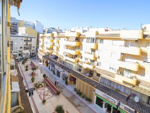 Sky, Building, Window, Urban Design, Tower Block, Condominium, Facade, City, Human Settlement, Metropolis
