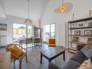 Möbel, Tabelle, Eigentum, Couch, Bilderrahmen, Holz, Interior Design, Beleuchtung, Stuhl, Die Architektur