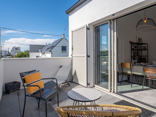 Eigentum, Möbel, Gebäude, Fenster, Schatten, Beleuchtung, Interior Design, Gartenmöbel, Haus, Himmel