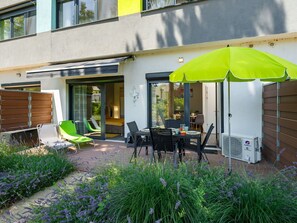 Plant, Property, Window, Table, Building, Chair, Shade, Flowerpot, Yellow, Grass