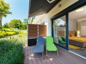 Plant, Furniture, Green, Comfort, Wood, Tree, Shade, Lighting, Sky, Architecture