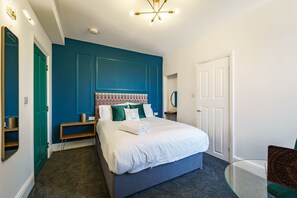 Studio 5 Bed