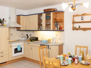 Meubles, Cuisine, Bois, Design Intérieur, Appareil De Cuisine, Comptoir, Cabinetry, Éclairage, Sol, Principaux Appliance
