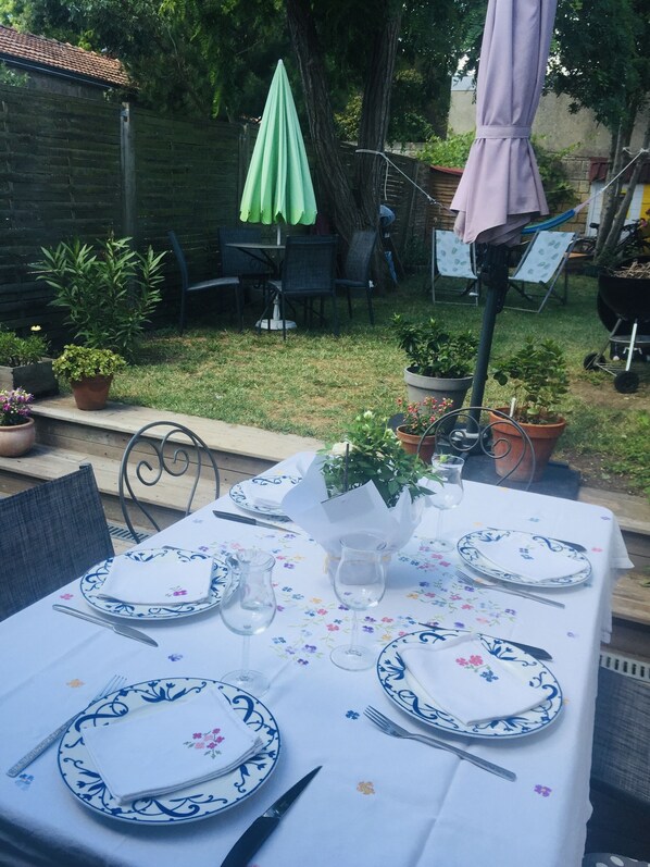 Outdoor dining