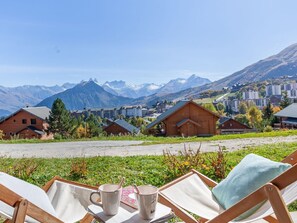 Ciel, Propriété, Montagne, Bâtiment, Bois, Maison, Mobilier De Jardin, Plante, Paysage Naturel, Design Urbain