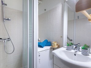 Miroir, Luminaire Plomberie, Robinet, Évier, Propriété, Salle De Bains, Bleu, Lavabo, Douche, Tete De Douche