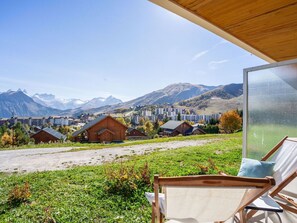 Ciel, Plante, Montagne, Bâtiment, Fenêtre, La Nature, Bleu Azur, Bois, Paysage Naturel, Ombre
