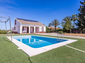 Cielo, Propiedad, Planta, Edificio, Piscina, Árbol, Agua, Sombra, Hierba, Paisaje