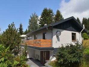 Pflanze, Himmel, Gebäude, Fenster, Eigentum, Baum, Wolke, Haus, Grundstueck, Holz