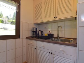 Cabinetry, Spüle, Sinken, Countertop, Zapfhahn, Eigentum, Gebäude, Armatur, Küche, Holz
