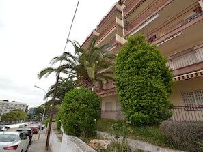 L'Eau, Ciel, Propriété, Arbre, Bâtiment, Piscine, Bleu Azur, Plan D'Eau, Loisir, Design Urbain