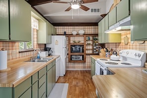 Indoors, Kitchen, Hardwood, Appliance, Microwave