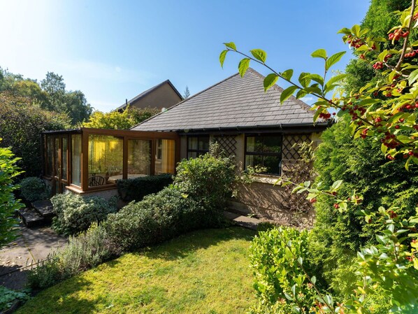 Plante, Ciel, Propriété, Communauté Des Plantes, Lot Terre, Paysage Naturel, Fenêtre, Arbre, Herbe, Maison