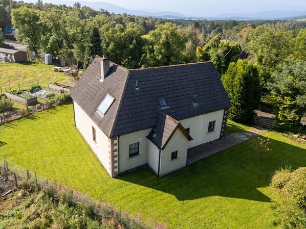 Plante, Bâtiment, Propriété, Fenêtre, Arbre, Paysage Naturel, Maison, Lot Terre, Chalet, Ciel