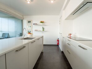 Cabinetry, Propriété, Bâtiment, Design Intérieur, Cuisine, Architecture, Sol, Comptoir, Sol