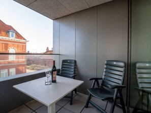 Propriété, Meubles, Table, Bâtiment, Fenêtre, Design Intérieur, Sol, Sol, Bois, Ligne