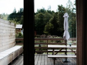 Plante, Ciel, Arbre, Bois, Architecture, Porte, Bâtiment, Porche, Mobilier De Jardin, Ombre