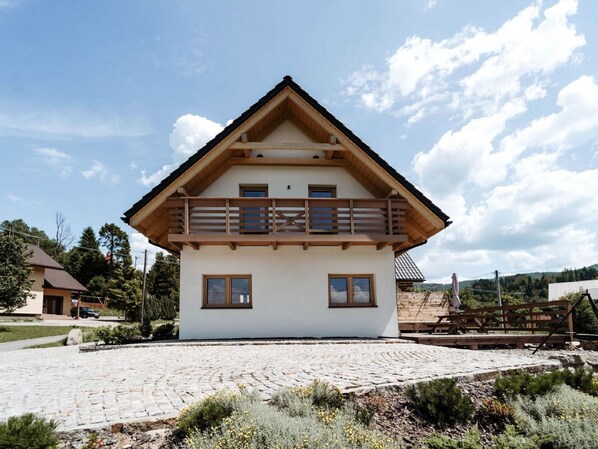 Nuage, Ciel, Plante, Bâtiment, Propriété, Fenêtre, Lot Terre, Maison, Bois, Arbre