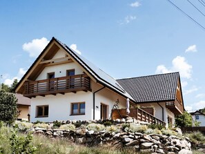 Nuage, Ciel, Plante, Bâtiment, Fenêtre, Maison, Lot Terre, Bois, Chalet, Arbre