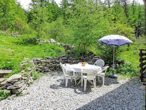 Plant, Furniture, Table, Plant Community, Outdoor Table, Natural Landscape, Outdoor Furniture, Tree, Chair, Shrub