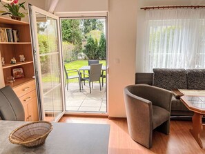 Möbel, Eigentum, Tabelle, Produkt, Stuhl, Holz, Interior Design, Flooring, Wohnzimmer, Schatten