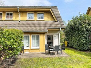Pflanze, Gebäude, Himmel, Eigentum, Fenster, Haus, Wolke, Grundstueck, Hütte, Gras