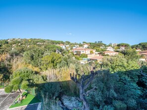 Ciel, Plante, Bâtiment, Paysage Naturel, Végétation, Arbre, Design Urbain, Maison, Zone Résidentielle, Paysage