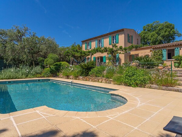 Water, Plant, Building, Property, Sky, Azure, Swimming Pool, Window, Tree, Architecture