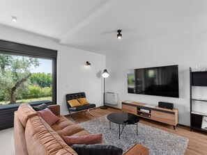 Couch, Möbel, Tabelle, Pflanze, Komfort, Holz, Interior Design, Wohnzimmer, Fussboden, Studio Couch
