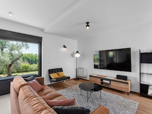 Couch, Möbel, Tabelle, Pflanze, Komfort, Holz, Interior Design, Wohnzimmer, Fussboden, Studio Couch