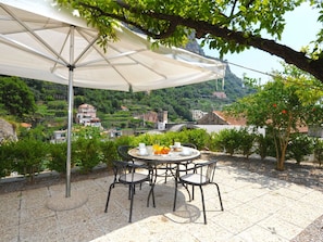 Pflanze, Tabelle, Möbel, Schatten, Tisch Im Freien, Botanik, Stuhl, Gartenmöbel, Baum, Freizeit