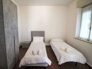 Bed, Bedroom, Bed Sheet, Bedding, Floor, Bed Frame, Flooring, Interior Design, Furniture, Room