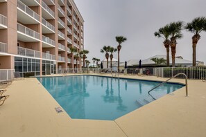 Community Amenities | Outdoor Pool